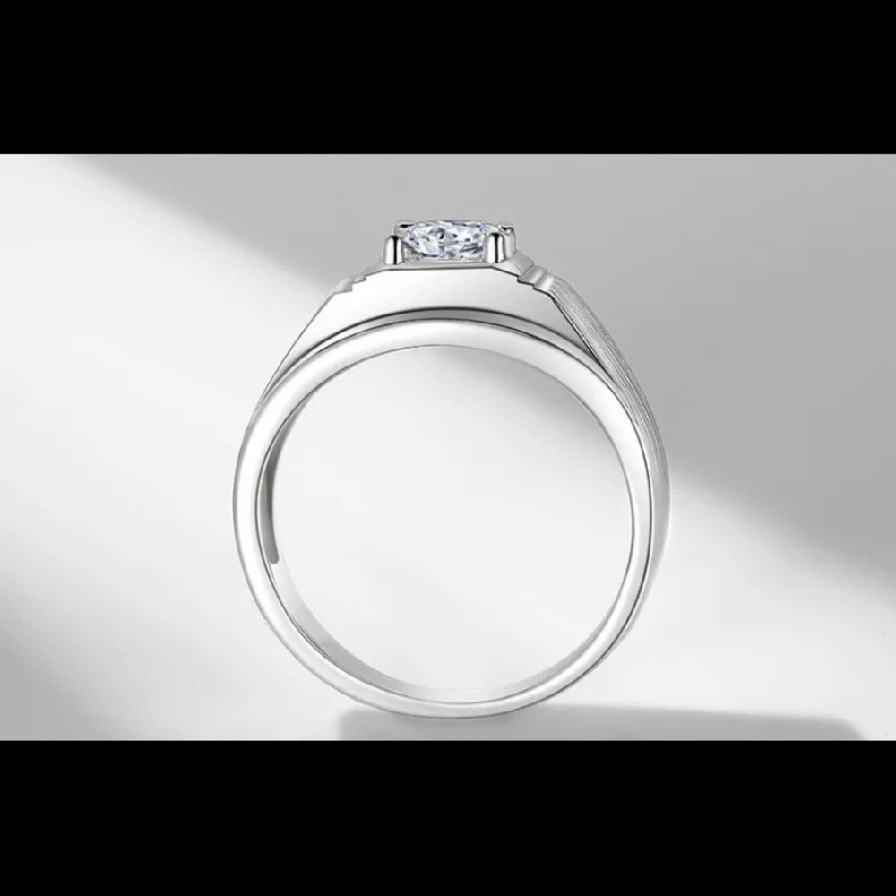 Mens Sterling Silver solitaire ring - Picture 3 of 12